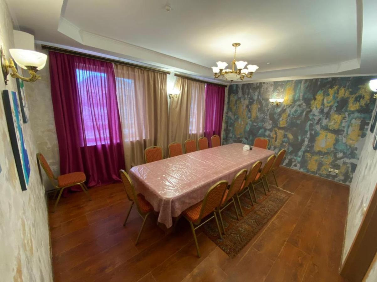 Zhosaly Hotel Alma Ata מראה חיצוני תמונה