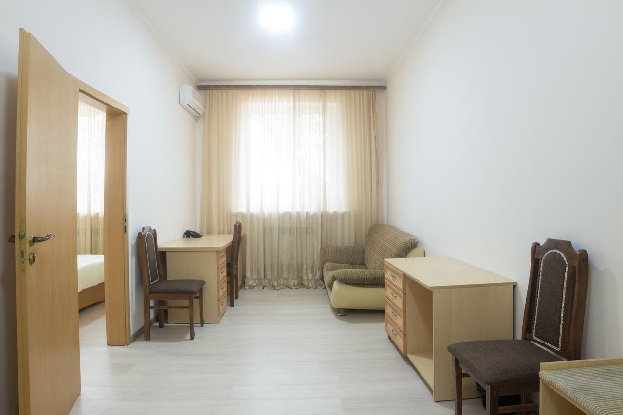 Zhosaly Hotel Alma Ata מראה חיצוני תמונה